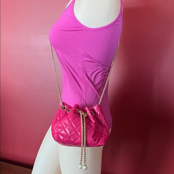 lulu lala Handbags - New Pink Quilted Crossbody Bag with Gold Chain